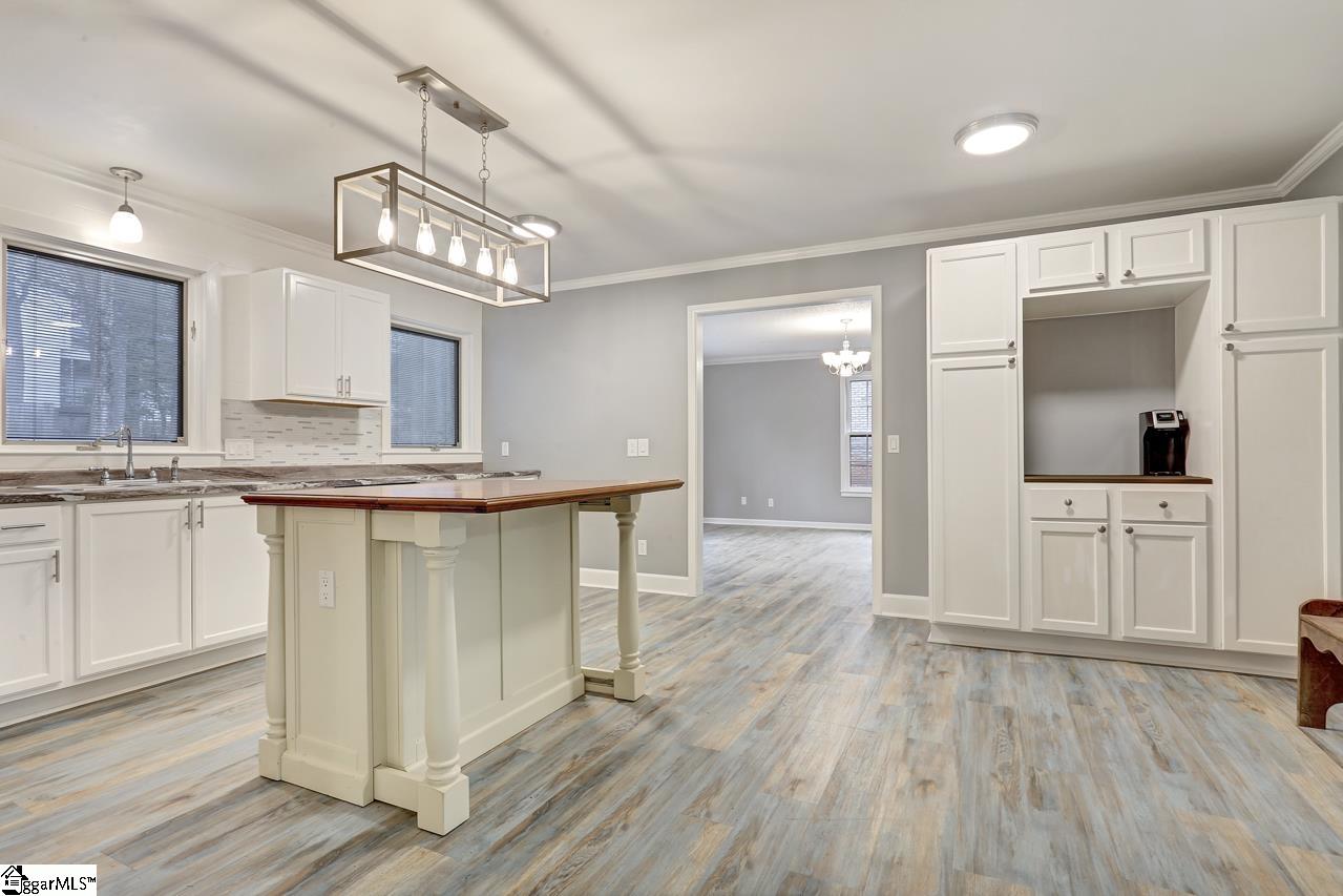 406 Holly Road Taylors, SC 29687 - Photo 6 of 36 Gallery Image 6