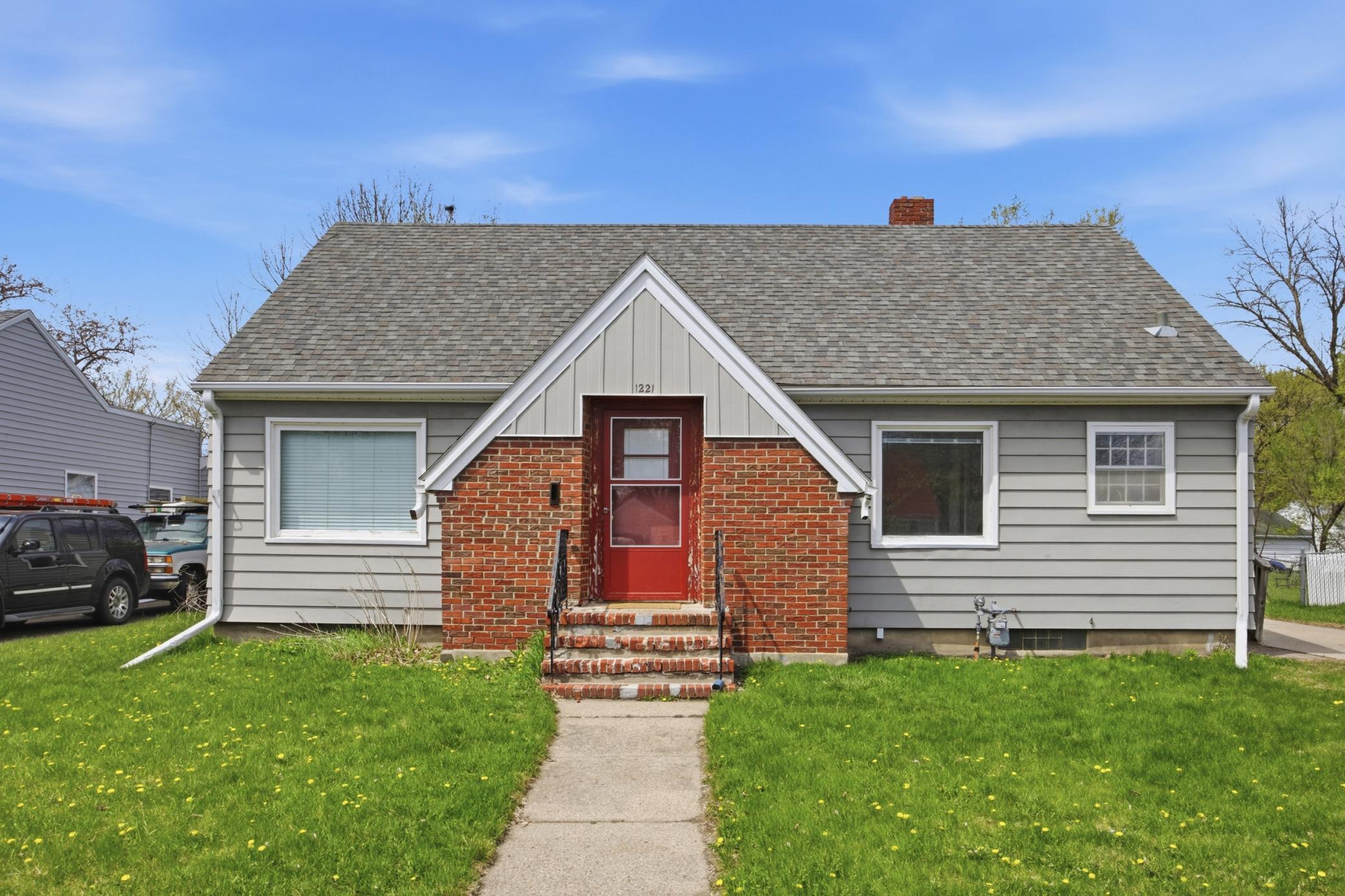 1221 5th Street South Moorhead, MN 56560 - Photo 1 of 33