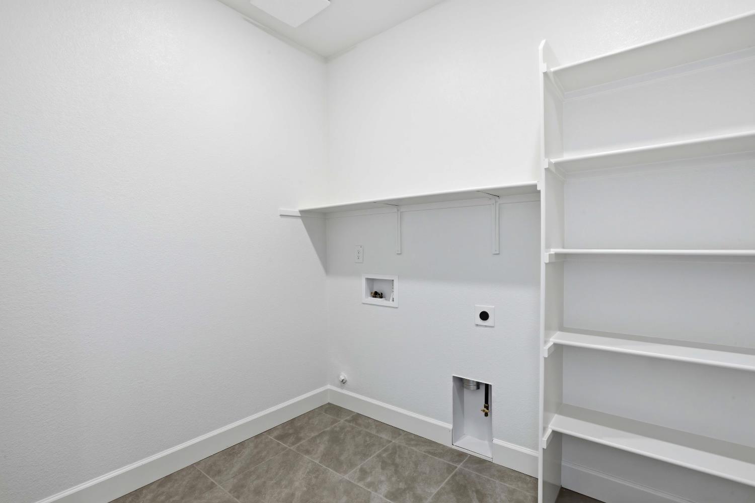 3195 Splendor Drive Lincoln, CA 95648 - Photo 13 of 26 a view of an empty walk in closet