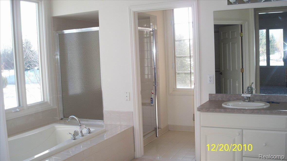 47928 Gladstone Road Canton, MI 48188 - Photo 11 of 19 Master Ba