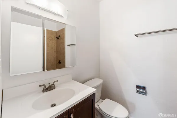 $2,650 | 906 40th Street, Emeryville, CA 94608