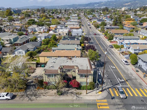 $2,650 | 906 40th Street, Emeryville, CA 94608