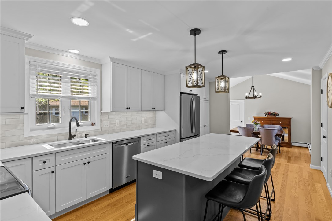 9 Morningside Court Cranston, RI 02921 - Photo 4 of 32