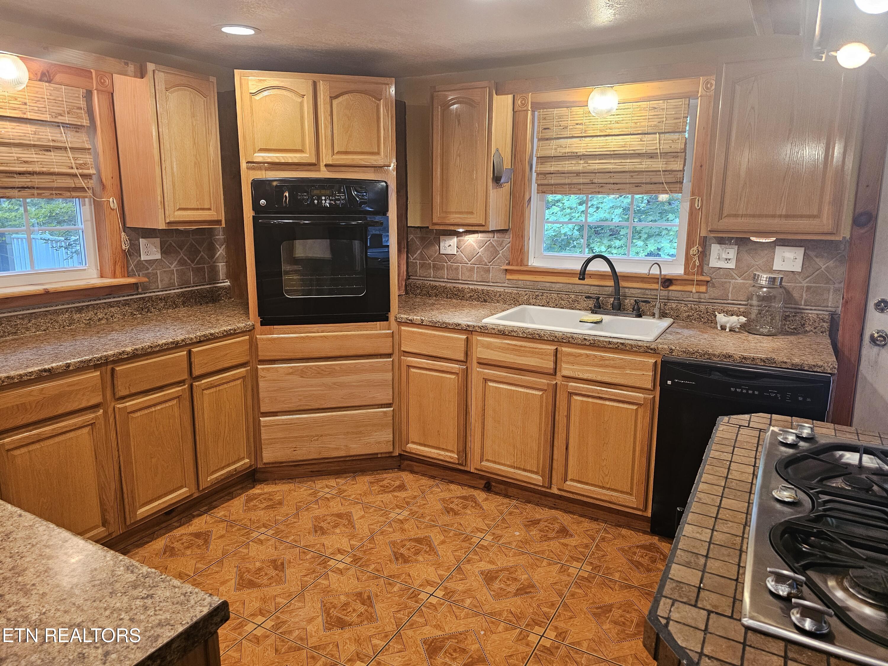 925 Tweed Springs Road Greeneville, TN 37743 - Photo 10 of 53 20260618_175424