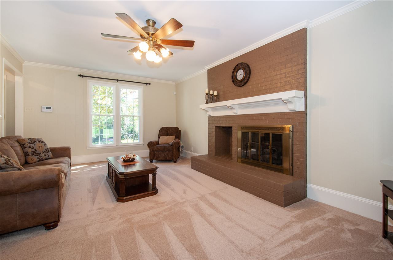 5913 Rondan Circle Raleigh, NC 27612 - Photo 9 of 30 Living Room