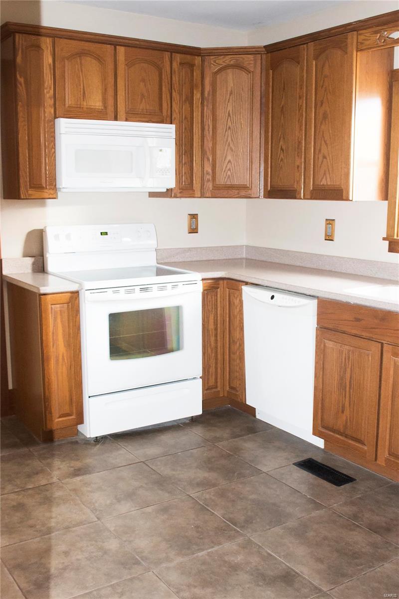 120 East 1st Street Roxana, IL 62084 - Photo 3 of 18 Gallery Image 3