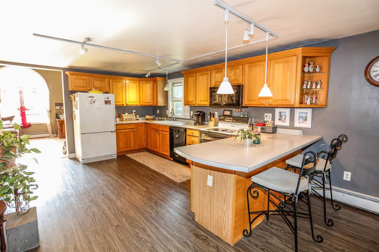 201 Beals Road Bedford, NH 03110 - Photo 4 of 40