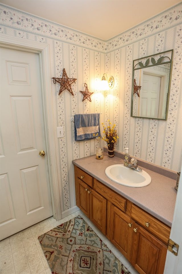 201 Beals Road Bedford, NH 03110 - Photo 35 of 40