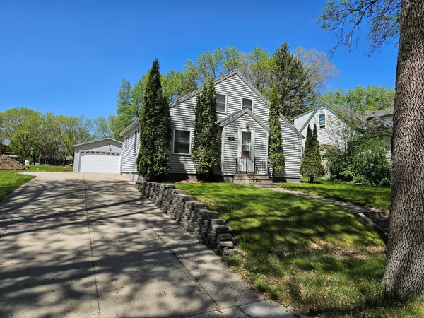 $200,000 | 412 14th Street Southeast, Willmar, MN 56201