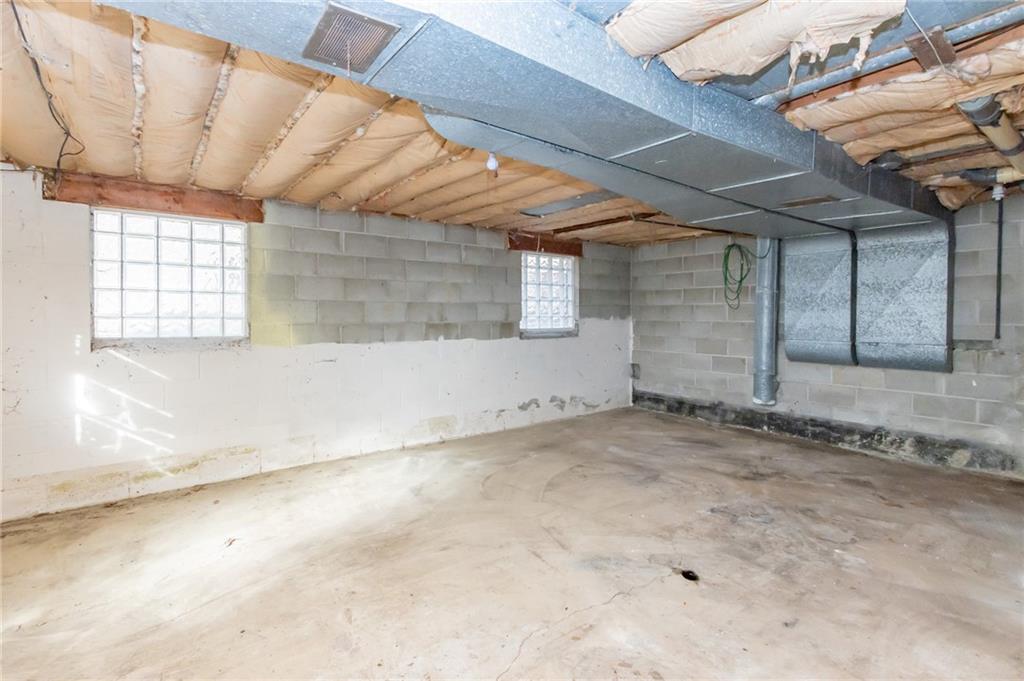 284 Myoma Road Mars, PA 16046 - Photo 28 of 33 an empty room with windows