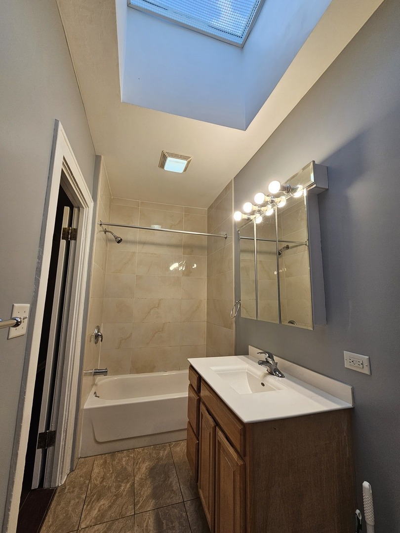 6604 Roosevelt Road, Unit 2F Oak Park, IL 60304 - Photo 9 of 17 Gallery Image 9