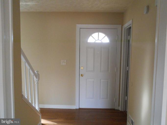 43 Buck Road Stafford, VA 22556 - Photo 4 of 19 Entrance / Foyer