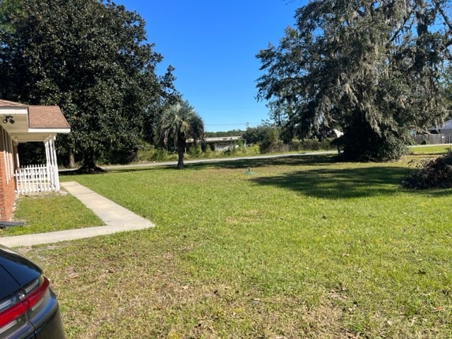 201 Spruce Road Brunswick, GA 31525 - Photo 3 of 12