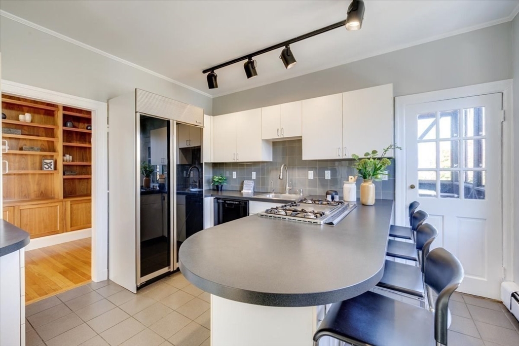 119 Winthrop Road, Unit 6C Brookline, MA 02445 - Photo 8 of 21