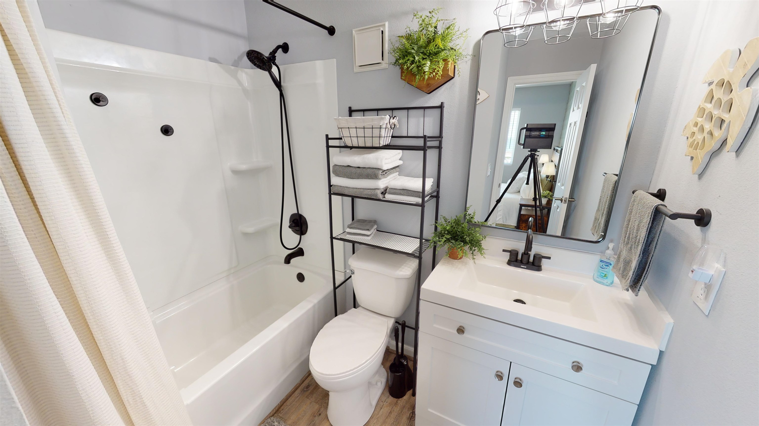 400 Plantation Road, Unit 4511 Gulf Shores, AL 36542 - Photo 22 of 42 Primary Bathroom