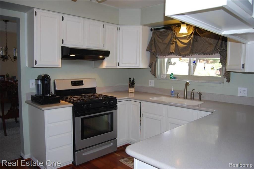 540 Rolling Green Circle Rochester Hills, MI 48309 - Photo 6 of 26