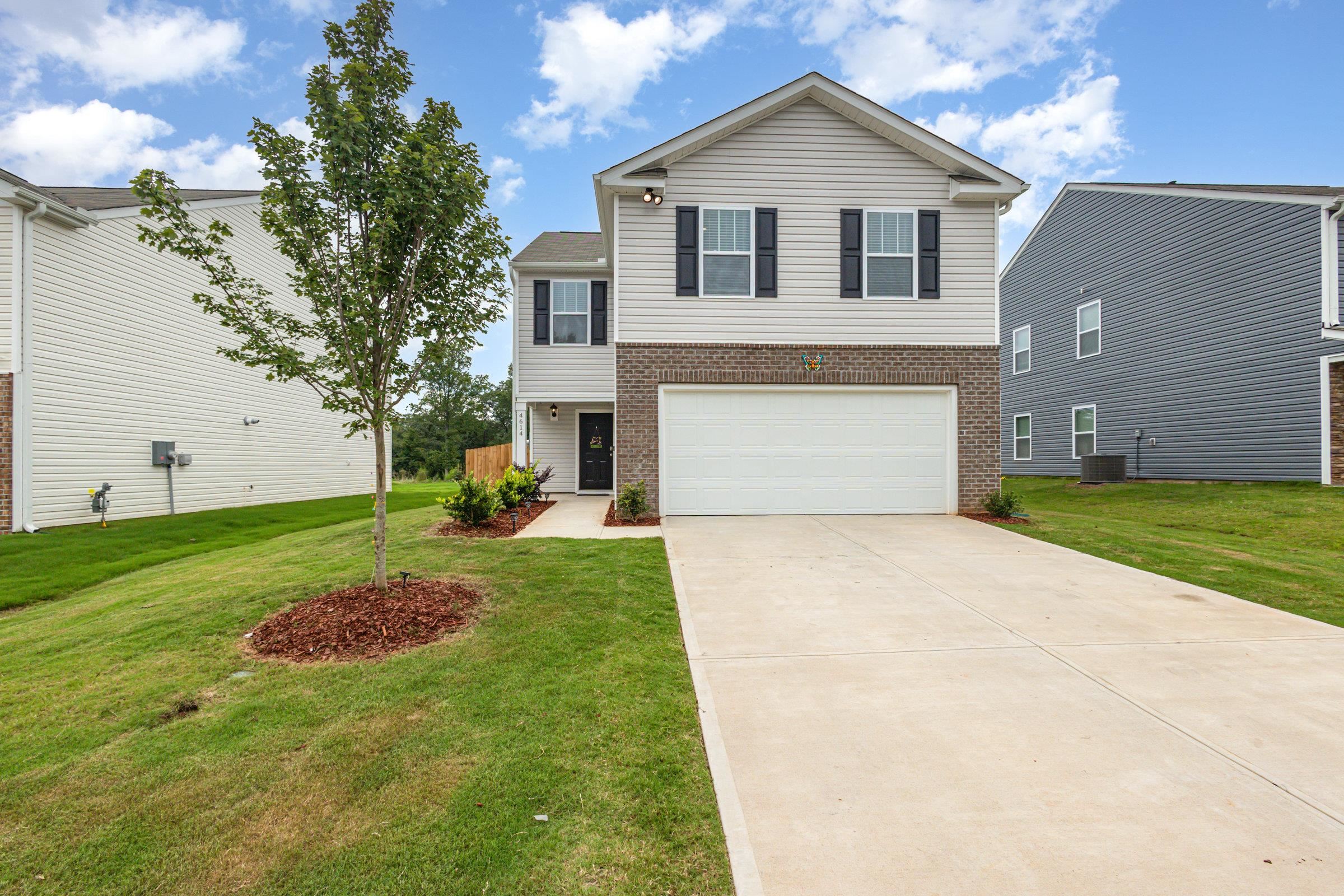 4614 Bessemer Court Boiling Springs, SC 29316 - Photo 3 of 38