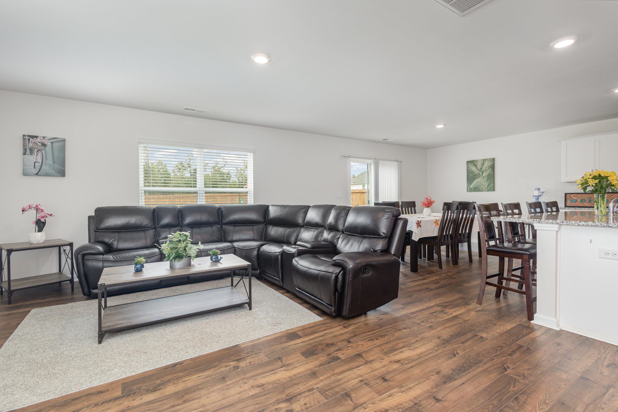 4614 Bessemer Court Boiling Springs, SC 29316 - Photo 6 of 38 Living Room