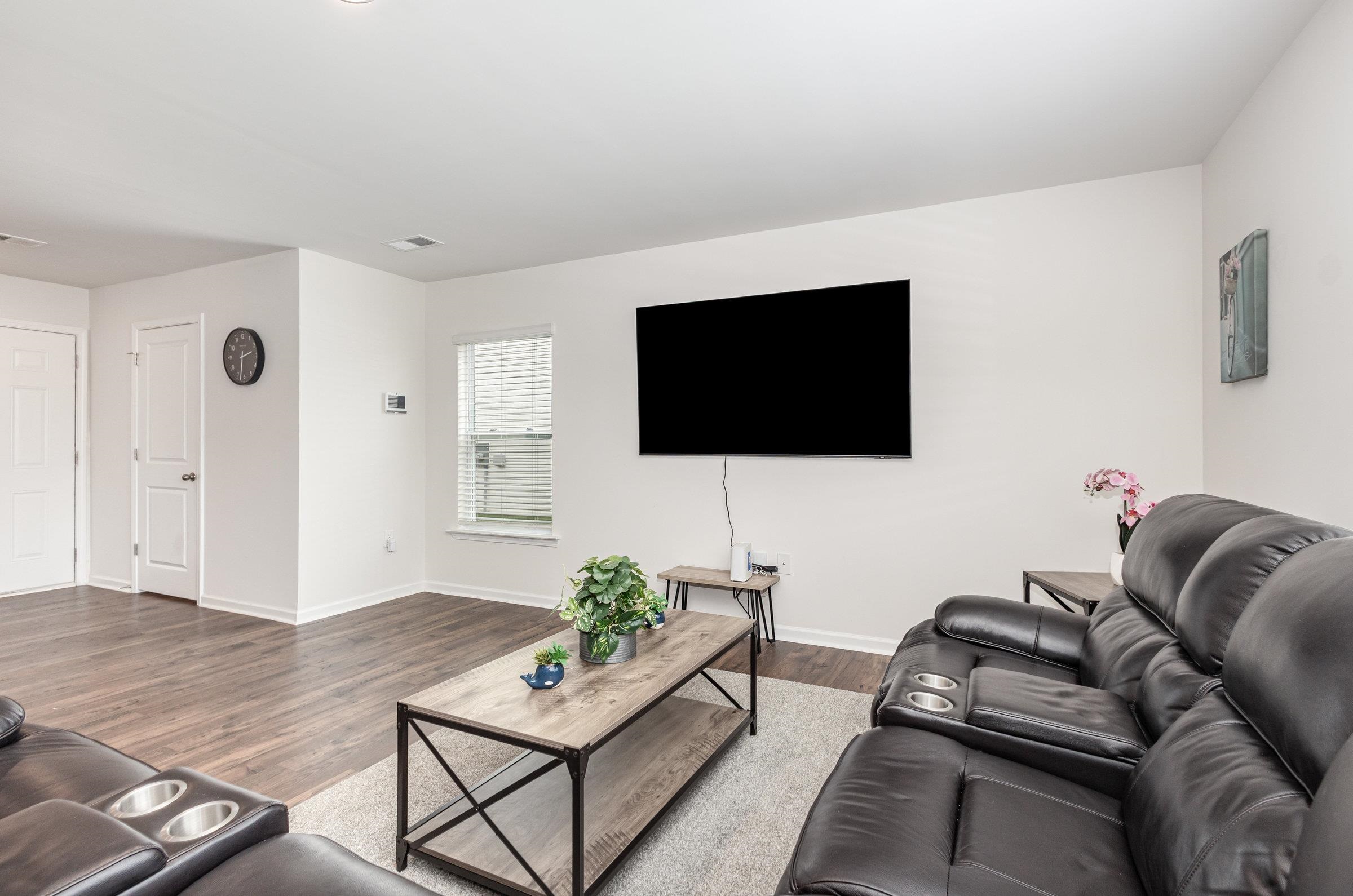 4614 Bessemer Court Boiling Springs, SC 29316 - Photo 8 of 38 Living Room