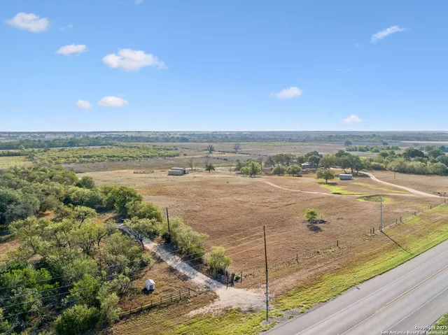 $749,900 | 7970 Highway 87, La Vernia, TX 78121