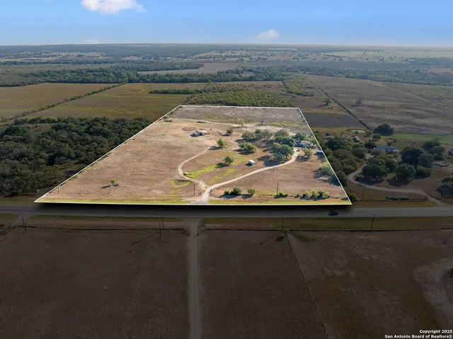 $749,900 | 7970 Highway 87, La Vernia, TX 78121