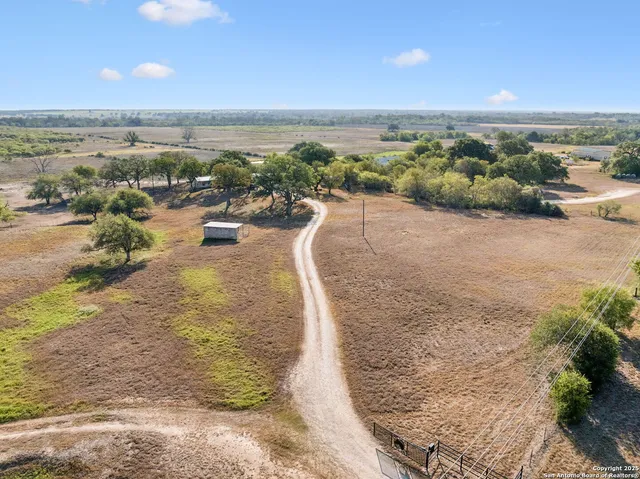 $749,900 | 7970 Highway 87, La Vernia, TX 78121