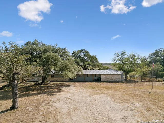 $749,900 | 7970 Highway 87, La Vernia, TX 78121