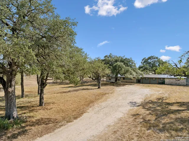 $749,900 | 7970 Highway 87, La Vernia, TX 78121