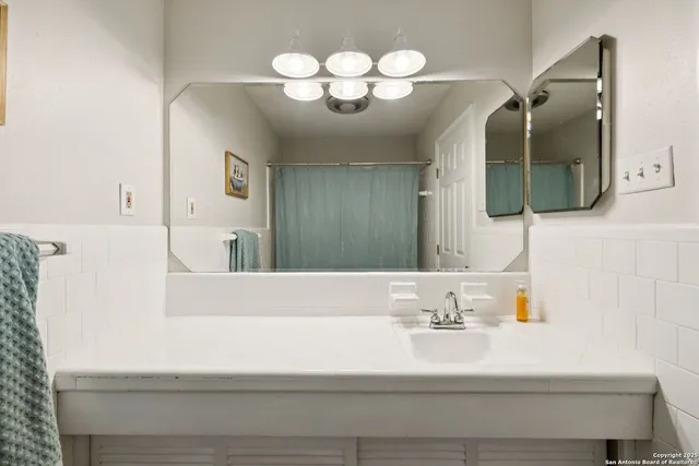 $749,900 | 7970 Highway 87, La Vernia, TX 78121