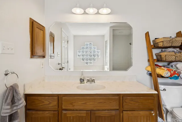 $749,900 | 7970 Highway 87, La Vernia, TX 78121