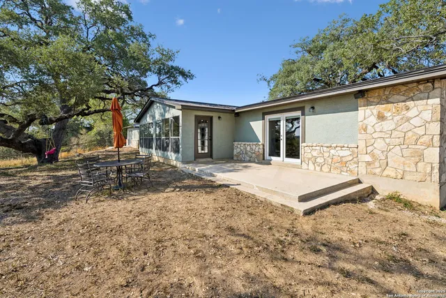 $749,900 | 7970 Highway 87, La Vernia, TX 78121