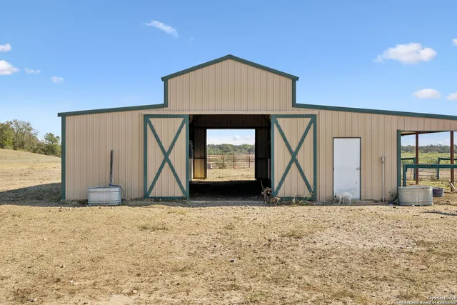 $749,900 | 7970 Highway 87, La Vernia, TX 78121