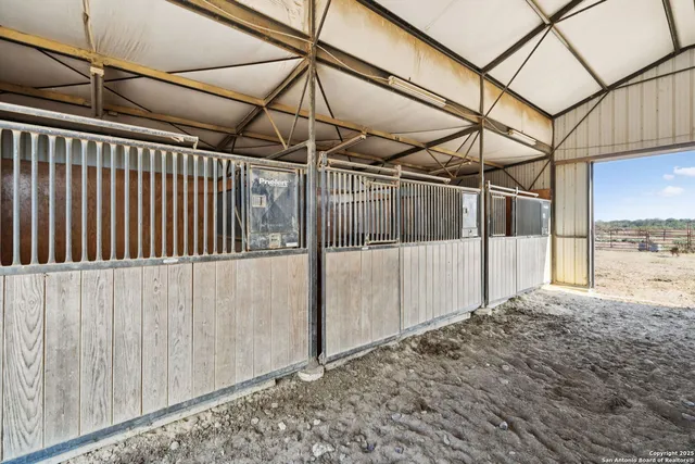 $749,900 | 7970 Highway 87, La Vernia, TX 78121