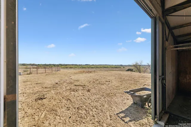 $749,900 | 7970 Highway 87, La Vernia, TX 78121