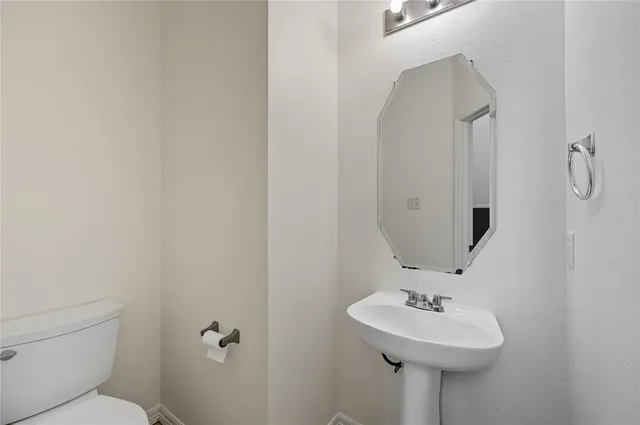 $440,000 | 1432 Stone Canyon Way, Lewisville, TX 75067