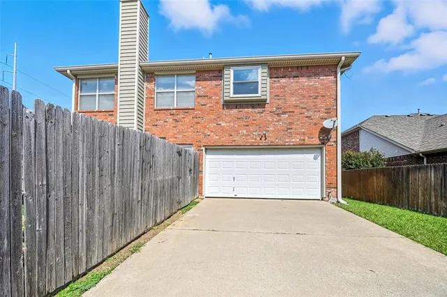 $440,000 | 1432 Stone Canyon Way, Lewisville, TX 75067