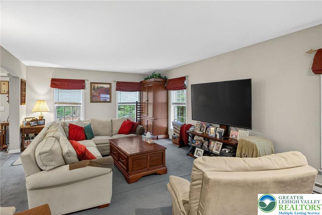 216 Pheasant Place Tobyhanna, PA 18466 - Photo 9 of 47