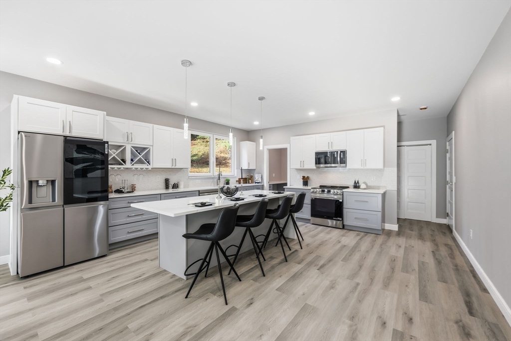 287 Whitney Avenue Holyoke, MA 01040 - Photo 11 of 40