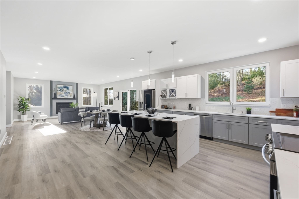 287 Whitney Avenue Holyoke, MA 01040 - Photo 12 of 40