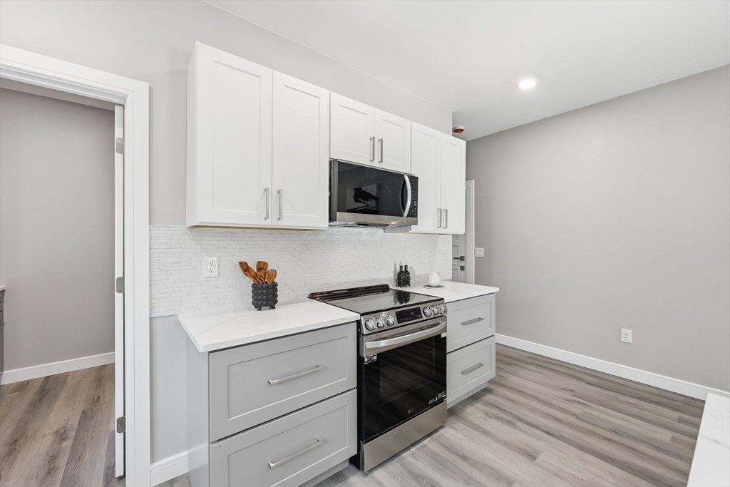 287 Whitney Avenue Holyoke, MA 01040 - Photo 15 of 40