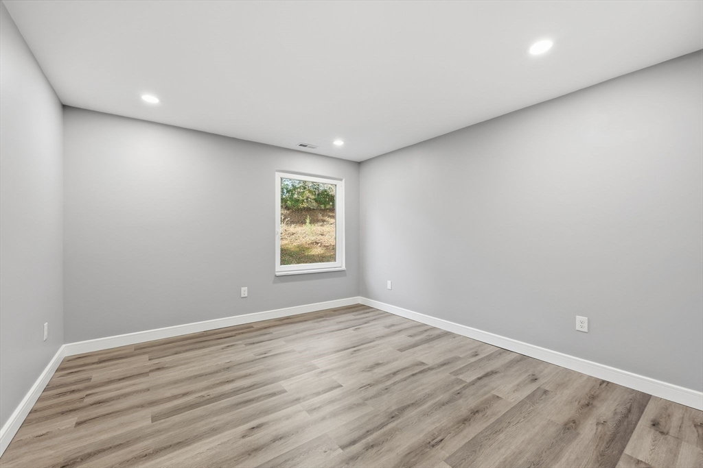 287 Whitney Avenue Holyoke, MA 01040 - Photo 30 of 40