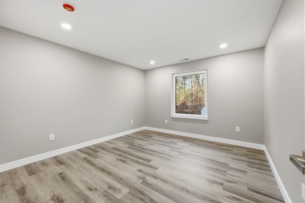 287 Whitney Avenue Holyoke, MA 01040 - Photo 32 of 40