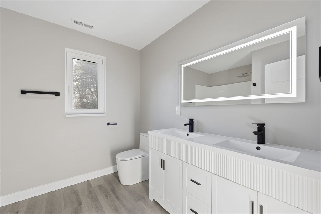 287 Whitney Avenue Holyoke, MA 01040 - Photo 33 of 40