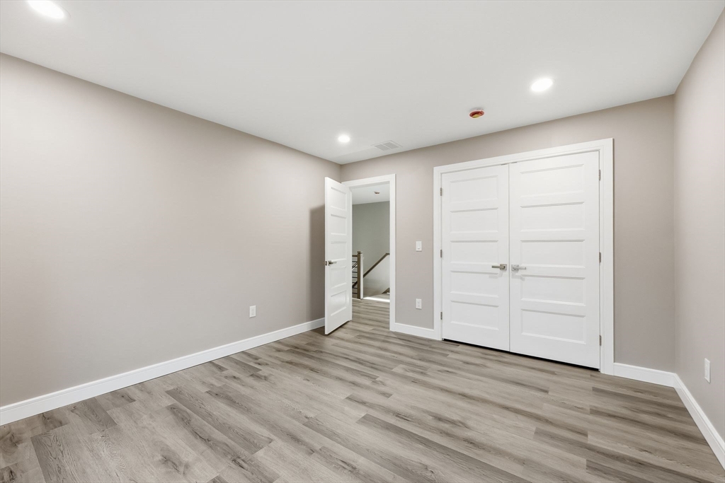 287 Whitney Avenue Holyoke, MA 01040 - Photo 34 of 40