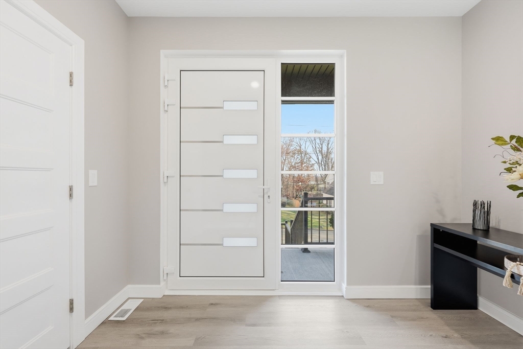 287 Whitney Avenue Holyoke, MA 01040 - Photo 5 of 40