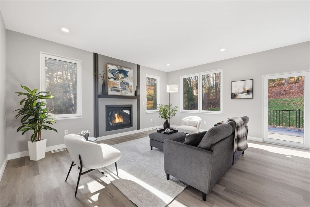 287 Whitney Avenue Holyoke, MA 01040 - Photo 7 of 40