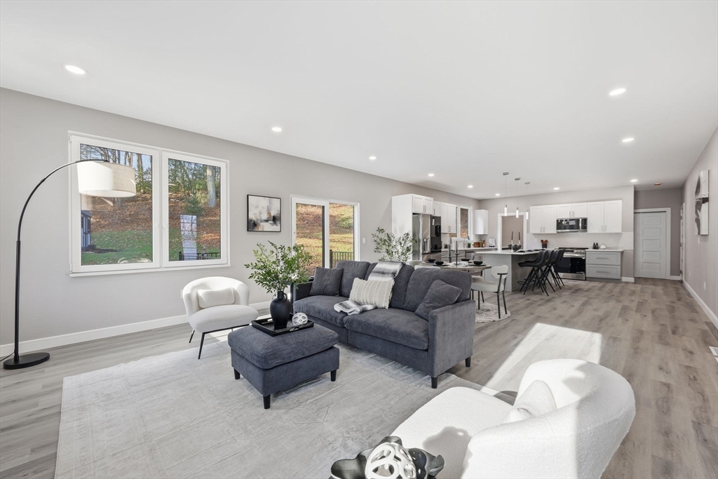 287 Whitney Avenue Holyoke, MA 01040 - Photo 9 of 40