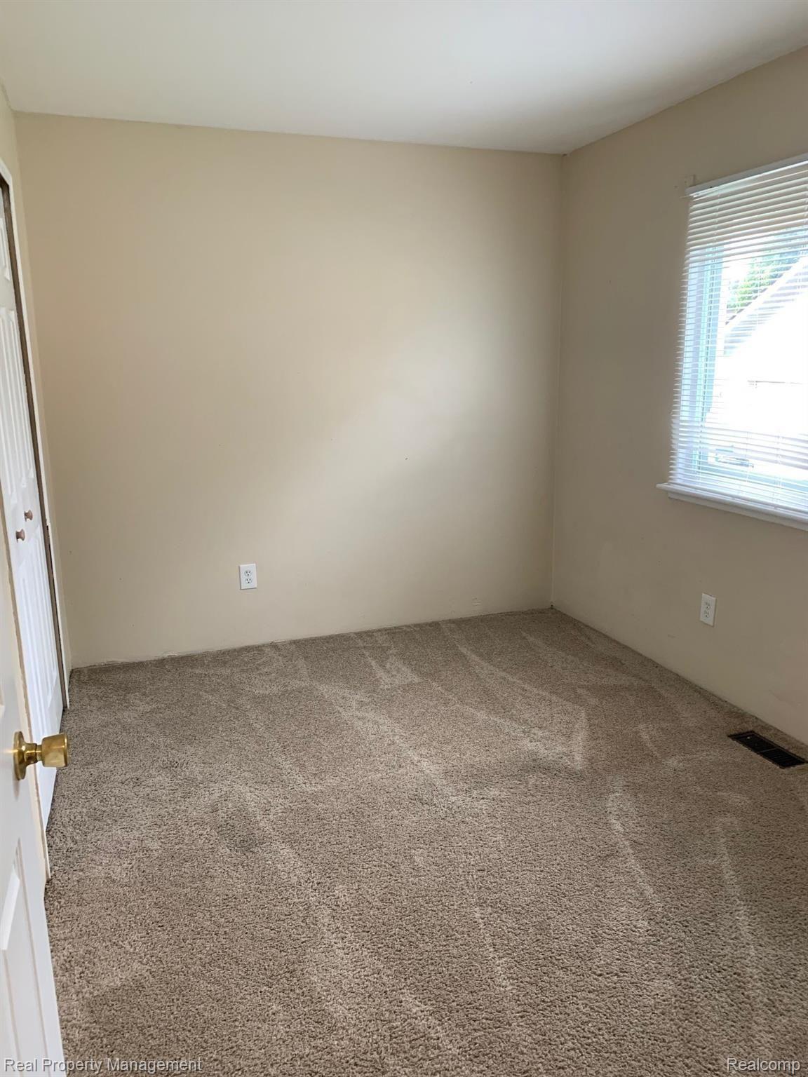 15844 Springhill Street Romulus, MI 48174 - Photo 8 of 17 IMG_2889.jpg