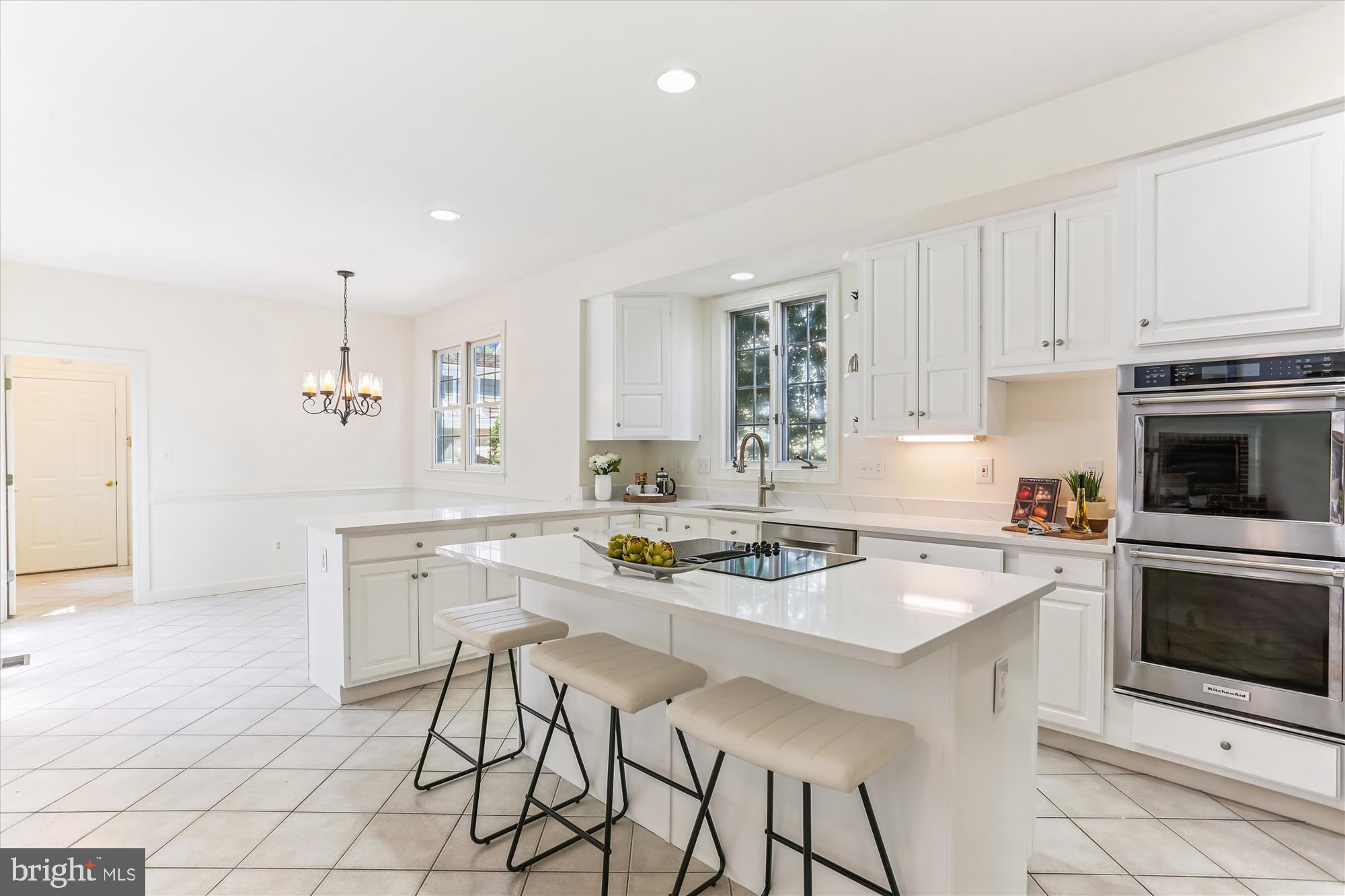 403 Kent Oaks Way Gaithersburg, MD 20878 - Photo 11 of 76 a kitchen with a stove a sink and a refrigerator