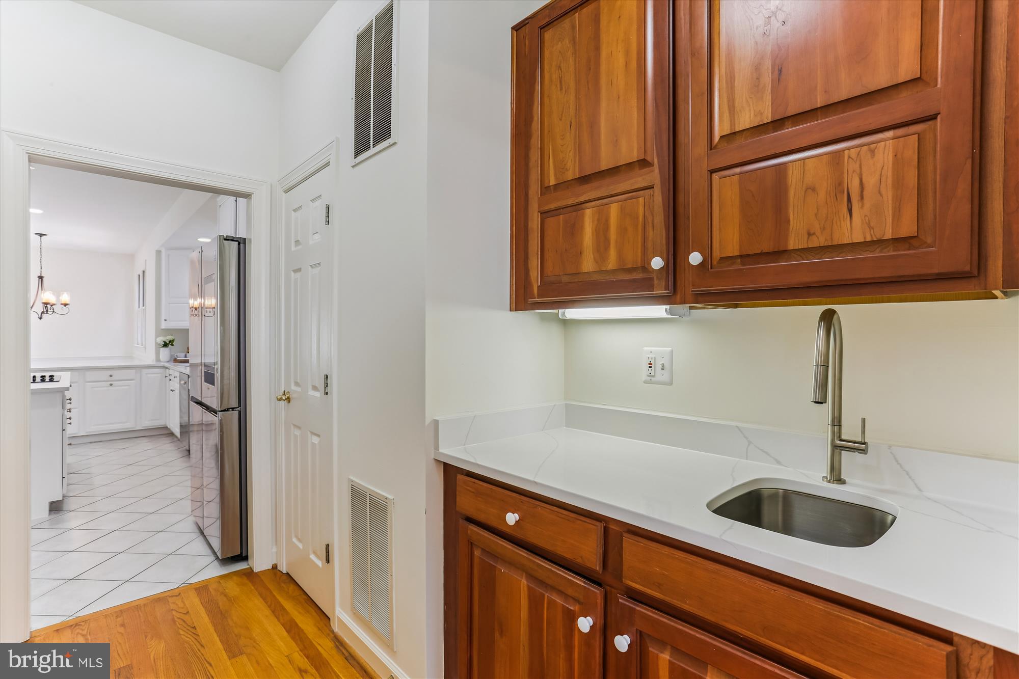 403 Kent Oaks Way Gaithersburg, MD 20878 - Photo 16 of 76 Butler's pantry w/ ample storage